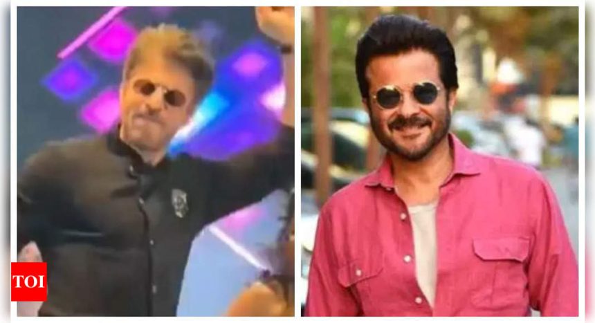 Fans feel Shah Rukh Khan looks like Anil Kapoor in videos from Delhi event - WATCH |