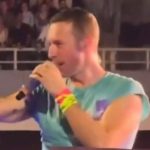 Chris Martin impresses Mumbai fans with Hindi, reads fan's sign aloud shouting 'Jai Shri Ram' at Coldplay concert: Watch videos