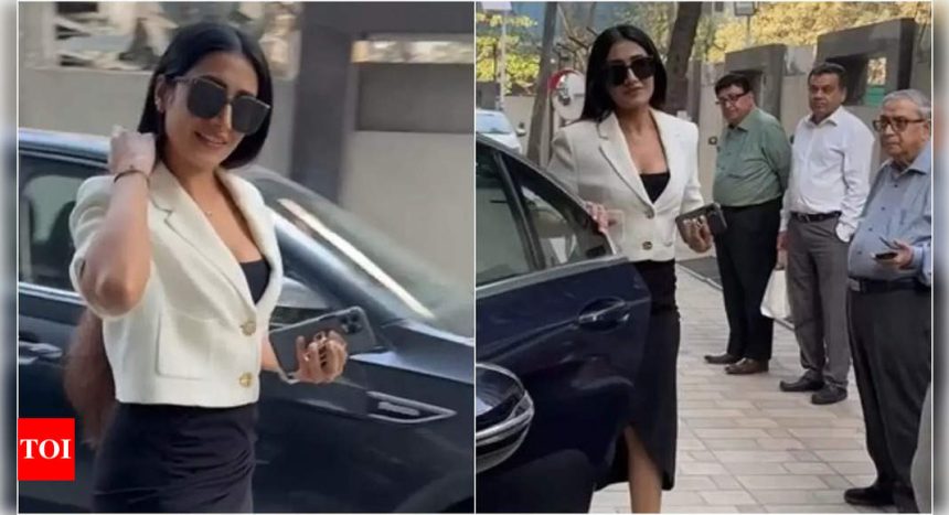 Dhanashree Verma asks paps to stop recording as she steps out amid divorce rumours with Yuzvendra Chahal | Hindi Movie News