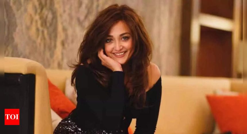 Monali Thakur releases statement on what led her to leave stage during Varanasi concert, demands better treatment for artists