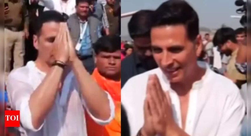 Akshay Kumar takes a holy dip at MahaKumbh 2025, praises CM Yogi Adityanath for all the arrangements - WATCH VIDEO | Hindi Movie News