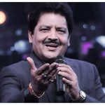 Paparazzi tease Udit Narayan at success bash of 'The Roshans': 'Ek kiss ho jaye...' |