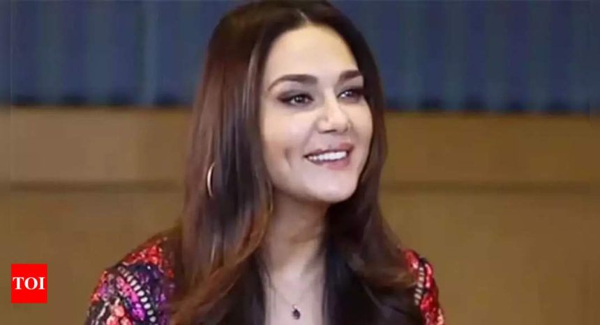 Preity Zinta’s fun reply to choosing between Shahrukh Khan and Saif Ali Khan goes viral | Hindi Movie News