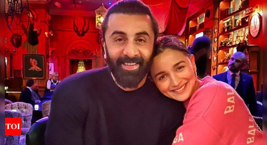 Ranbir Kapoor and Alia Bhatt’s special celebration for staff member’s birthday goes viral - WATCH VIDEO | Hindi Movie News