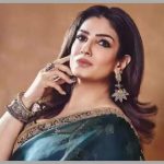 Raveena Tandon wins internet after she gifts her wedding bangles with her name engraved on it to a bride at mass marriage event; fans REACT |