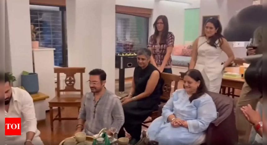 Fans think Aamir Khan, his girlfriend Gauri Spratt, ex-wives Kiran Rao and Reena Dutta attended Irfan Pathan's anniversary party last month: Watch video | Hindi Movie News