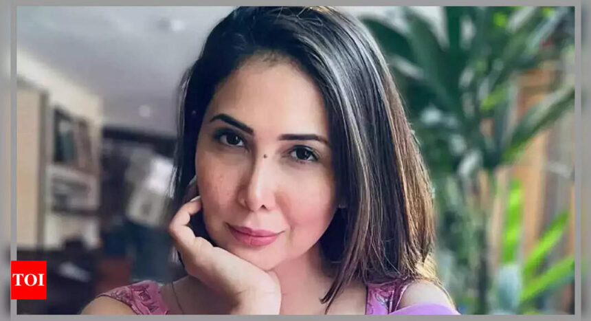 Kim Sharma recalls facing gender discrimination, people being mean in Bollywood during her initial days: 'I used to smoke on set, had tattoo...my manager was shocked' |