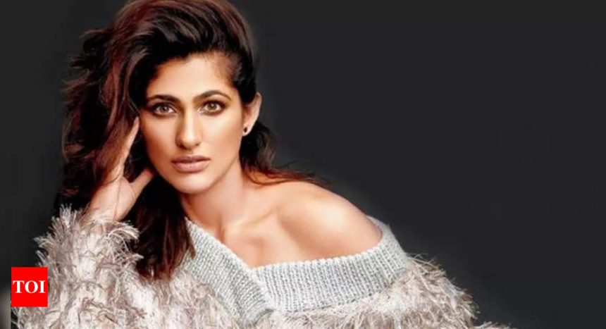 Kubbra Sait recalls going through an abortion all alone without telling anyone: 'I felt week, wondered what if I died?' | Hindi Movie News