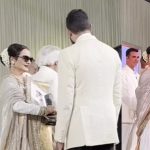 Netizens wonder why Rekha ignored Akshay Kumar while she hugged Abhishek Bachchan and greeted Shikhar Dhawan, as the video goes viral | Hindi Movie News